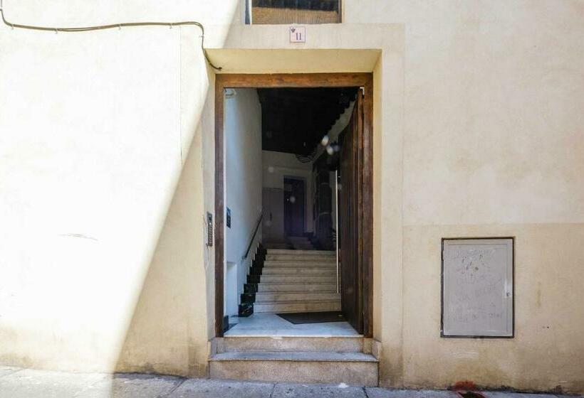 Apartamento Con Patio Junto A La Catedral By Toledo Ap