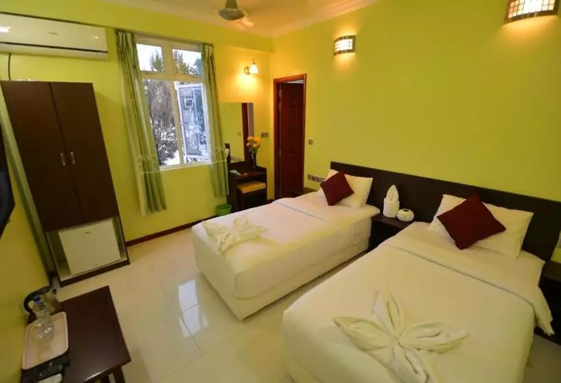 هتل Coral Queen Inn