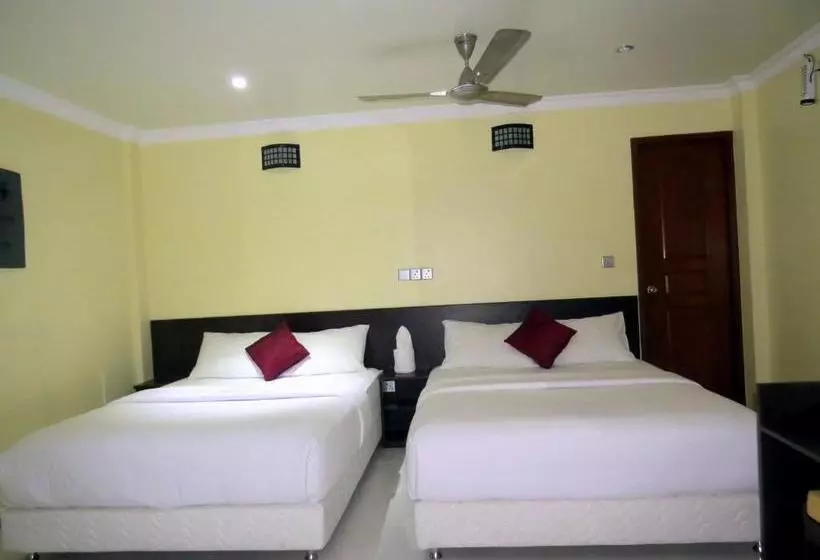 هتل Coral Queen Inn