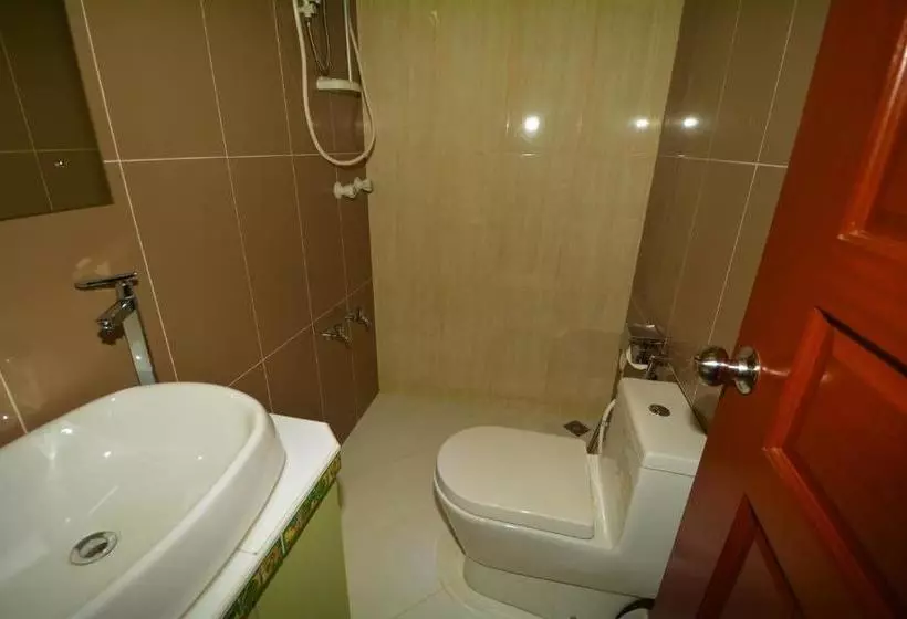 هتل Coral Queen Inn