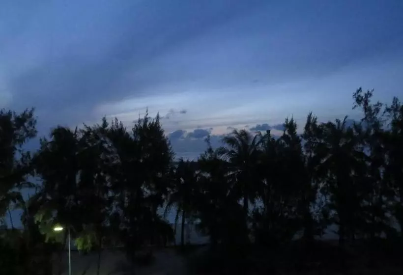 هتل Coral Queen Inn