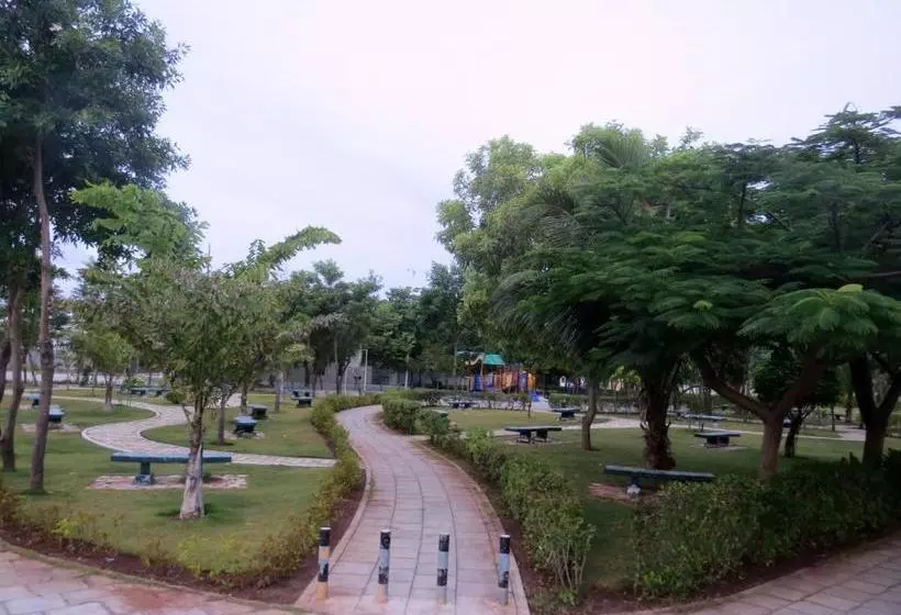 هتل Coral Queen Inn