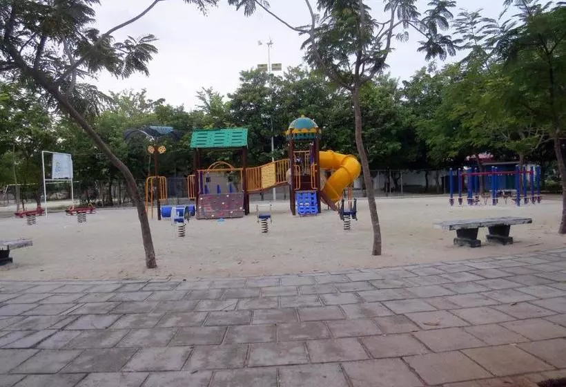 هتل Coral Queen Inn