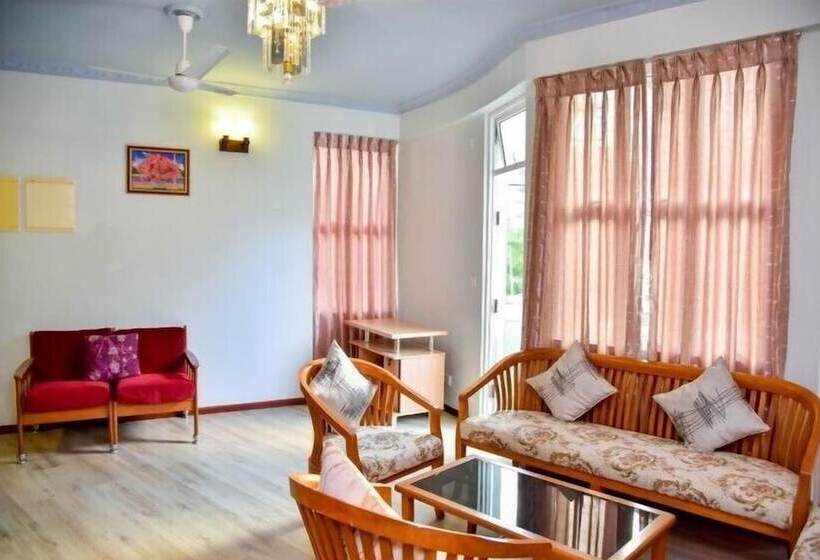 پانسیون Crystal Crown