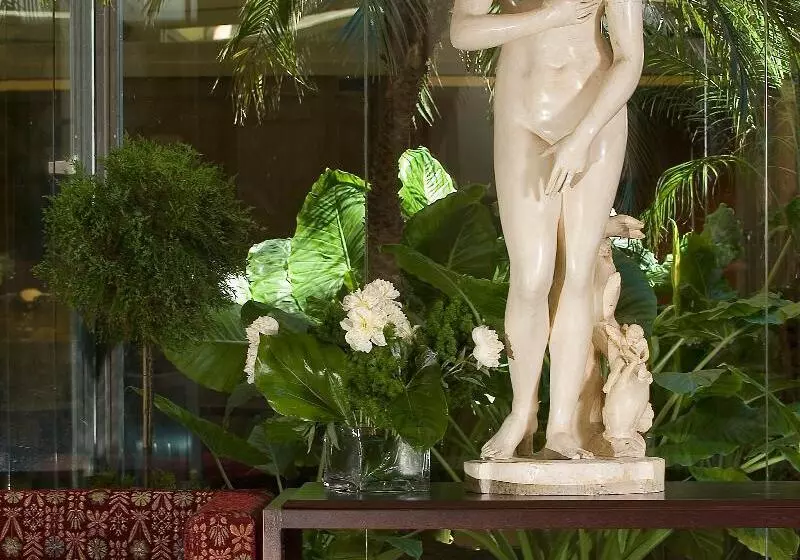 هتل Dei Borgognoni