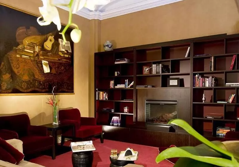 هتل Dei Borgognoni