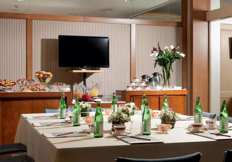 هتل Dei Borgognoni