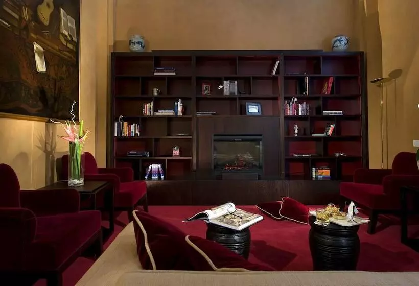 هتل Dei Borgognoni