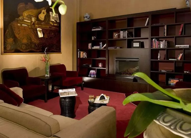 هتل Dei Borgognoni