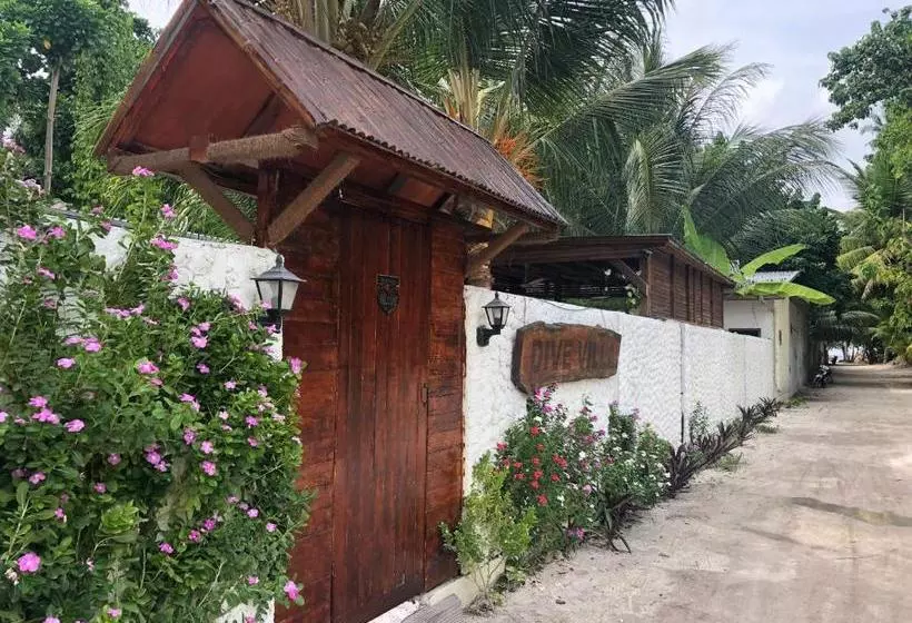 پانسیون Dive Villa Thoddoo