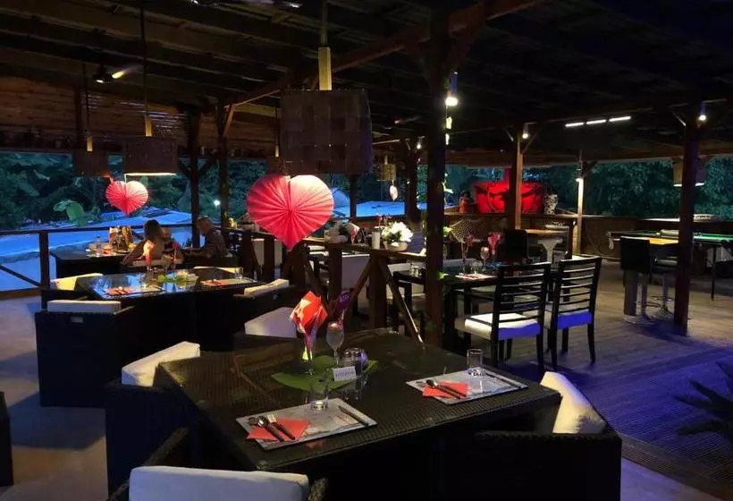 پانسیون Dive Villa Thoddoo