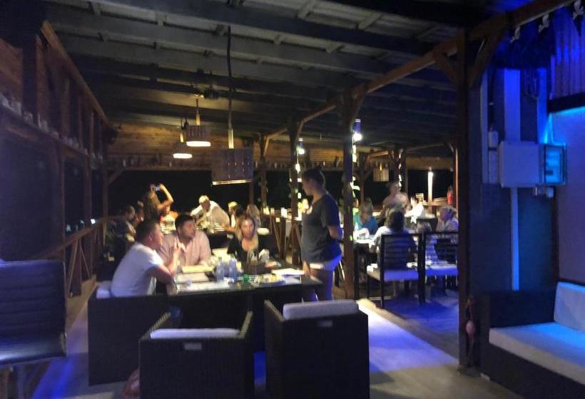 Pensió Dive Villa Thoddoo