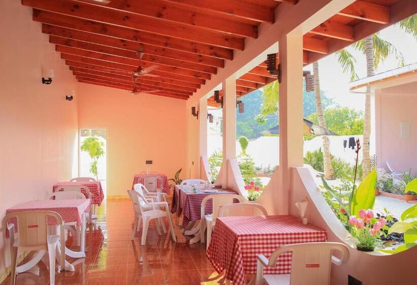 Pensió Evila Inn Thoddoo