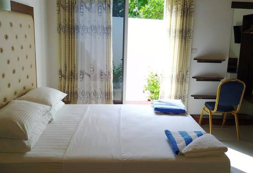 پانسیون Thoddoo Inn