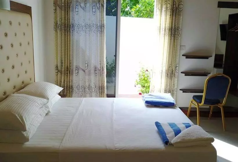 پانسیون Thoddoo Inn