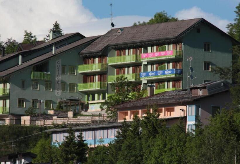 ホテル Costaverde Ai Roni