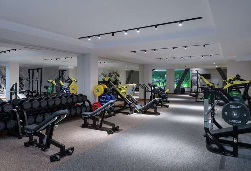 هتل Doubletree By Hilton Almaty