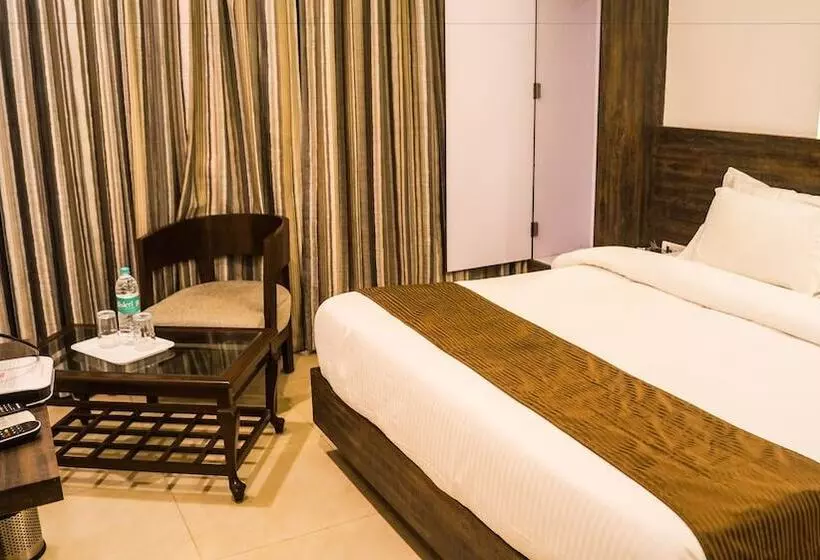 ホテル Jai Malhar Residency