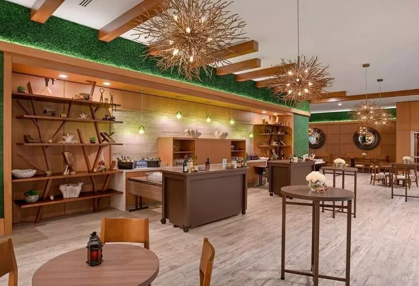هتل Springhill Suites By Marriott Greenville Downtown