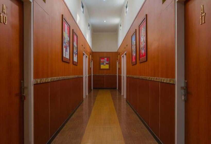 Pensió Reddoorz Plus Near Ipdn