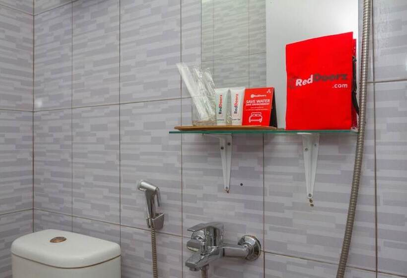 Pensió Reddoorz Plus Near Ipdn