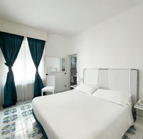 هتل Regina Cristina