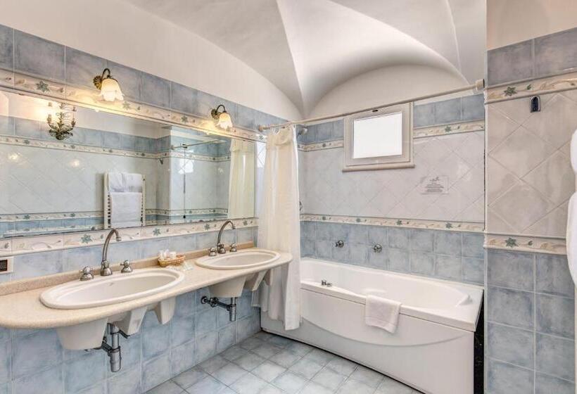 هتل Regina Cristina