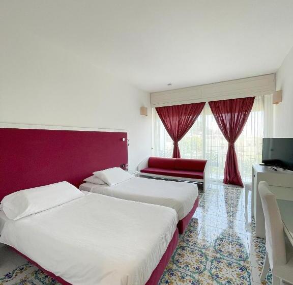 هتل Regina Cristina