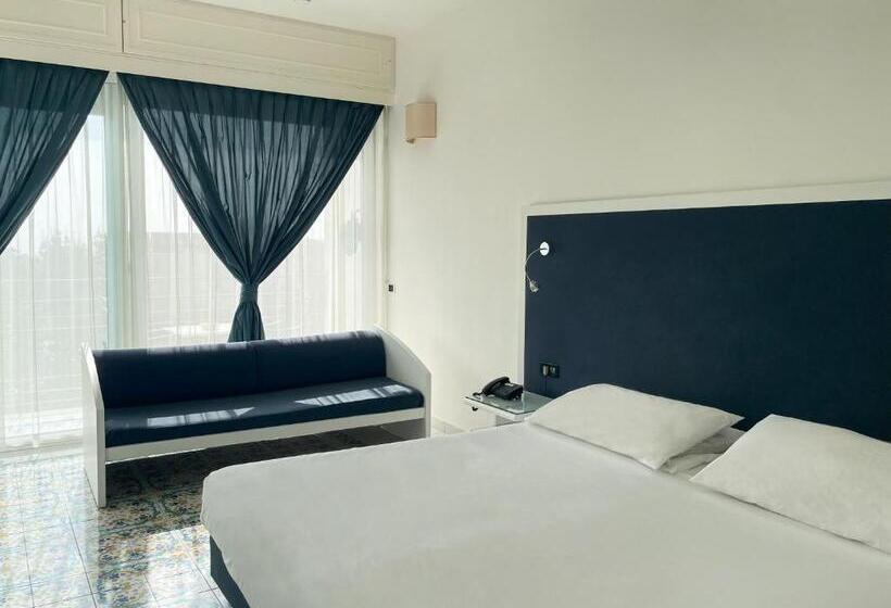 هتل Regina Cristina