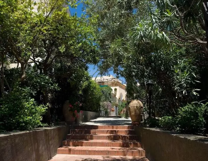 Отель Villa Sarah