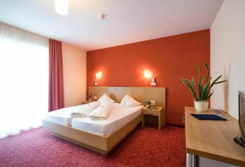 Отель Weingarten