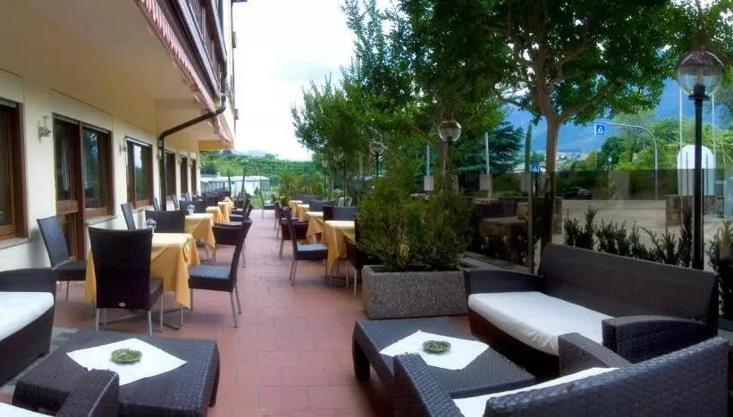 Отель Weingarten