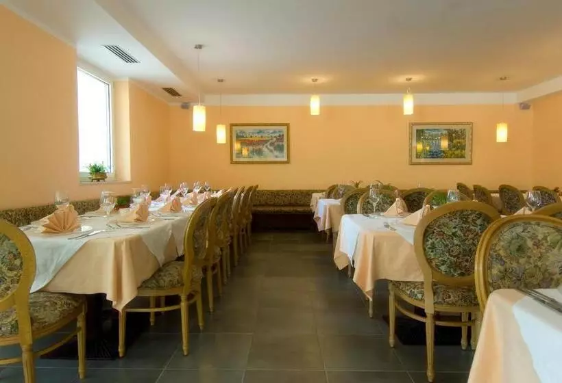 Отель Weingarten