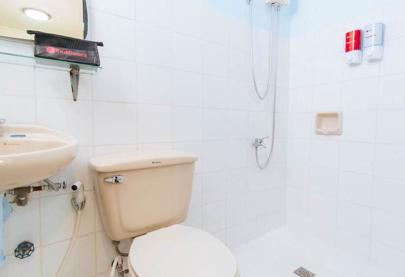 Hotell Reddoorz @ Vito Cruz Extension