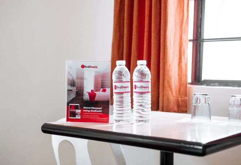 Hotell Reddoorz @ Vito Cruz Extension