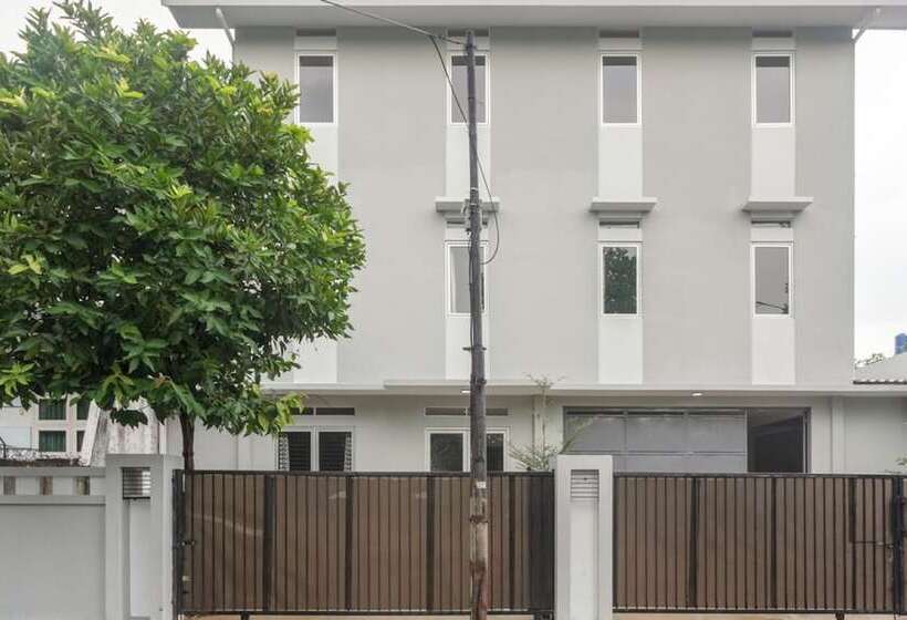 פנסיון Reddoorz @ Cipete Raya