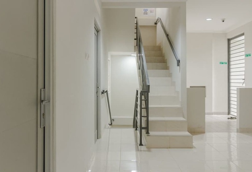 פנסיון Reddoorz @ Cipete Raya