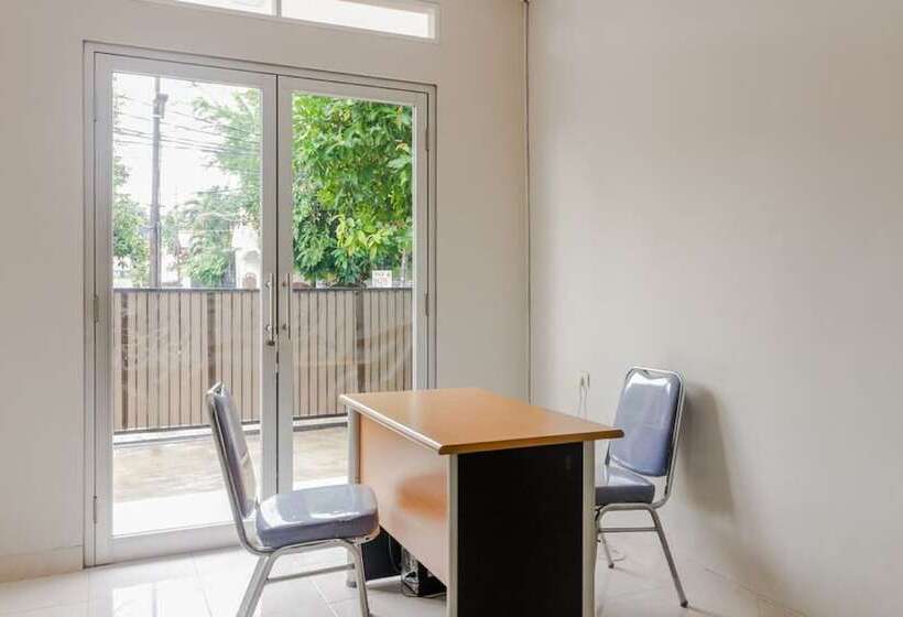 פנסיון Reddoorz @ Cipete Raya