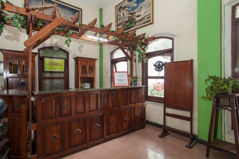 פנסיון Reddoorz @ Genteng Surabaya 2