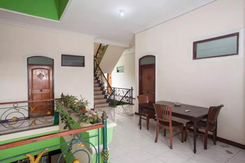 Majatalo Reddoorz @ Genteng Surabaya 2