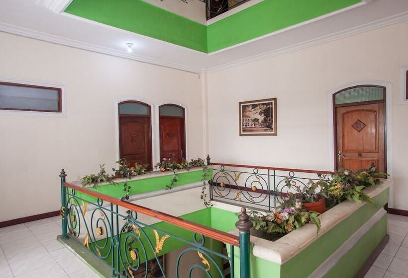 פנסיון Reddoorz @ Genteng Surabaya 2