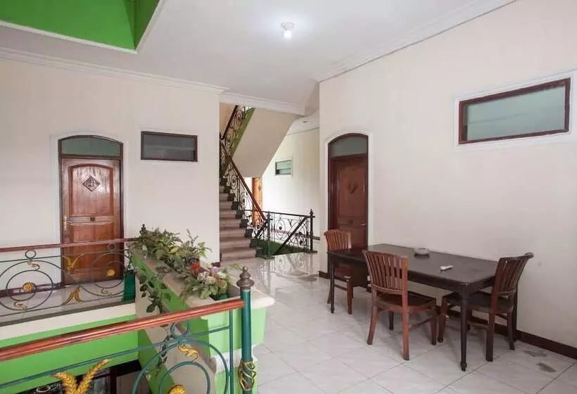 Majatalo Reddoorz @ Genteng Surabaya 2