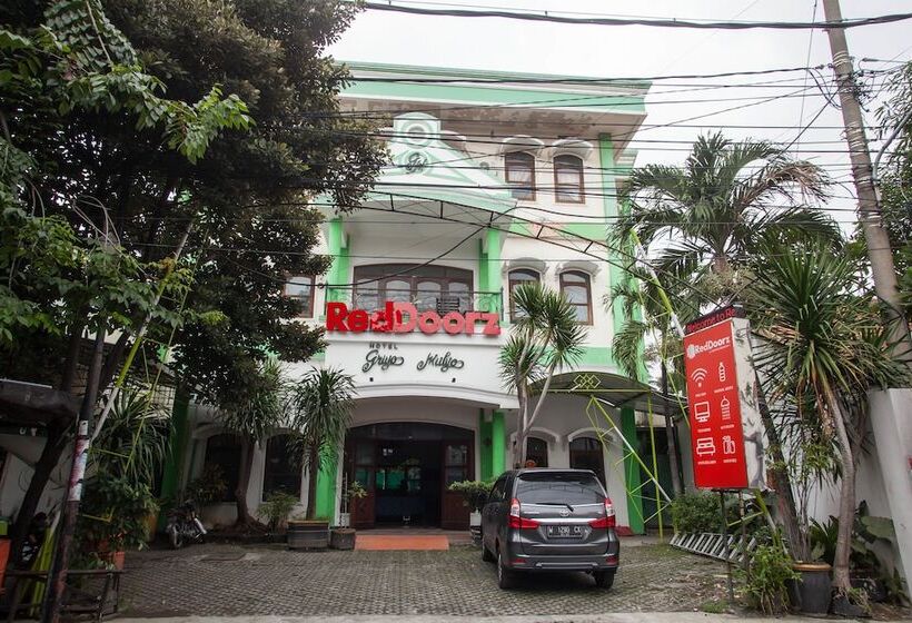 פנסיון Reddoorz @ Genteng Surabaya 2