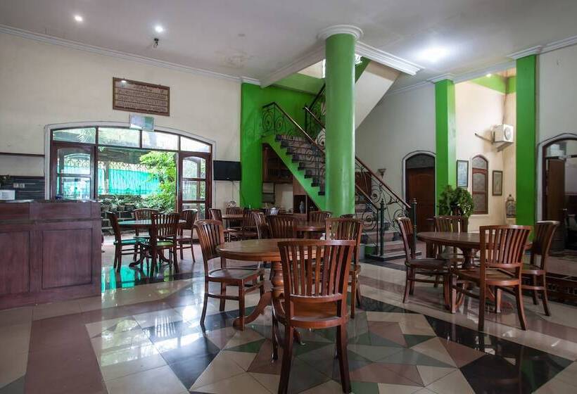 פנסיון Reddoorz @ Genteng Surabaya 2