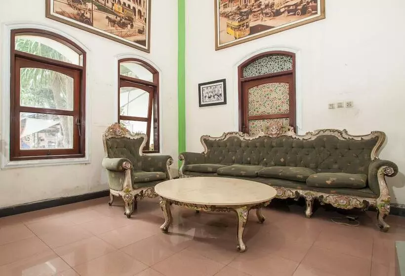 Majatalo Reddoorz @ Genteng Surabaya 2