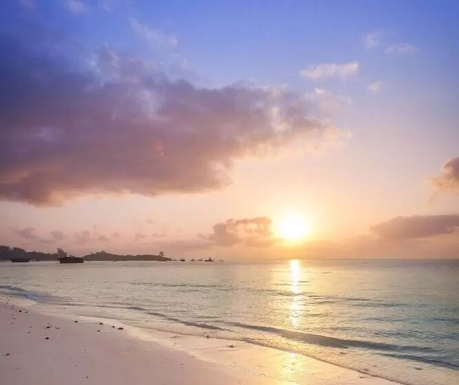 هتل Turtle Bay Beach Club