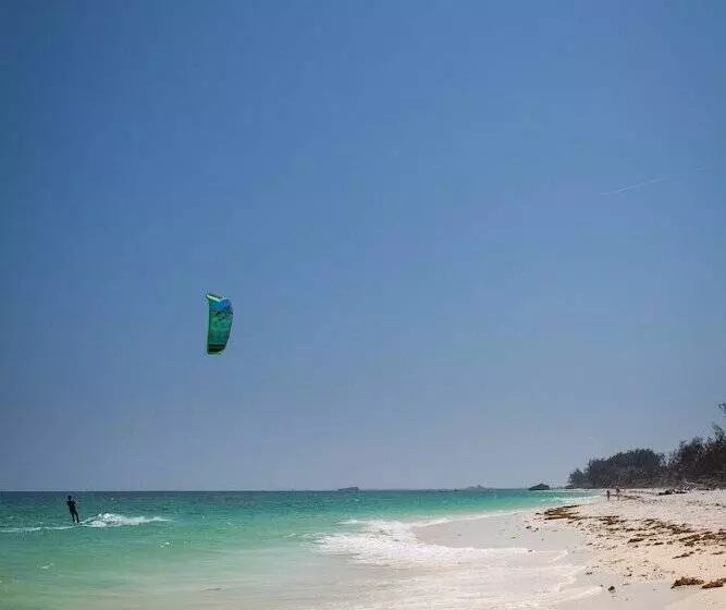 هتل Turtle Bay Beach Club