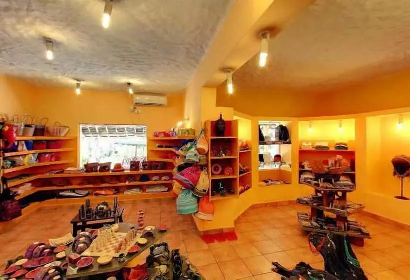 هتل Turtle Bay Beach Club