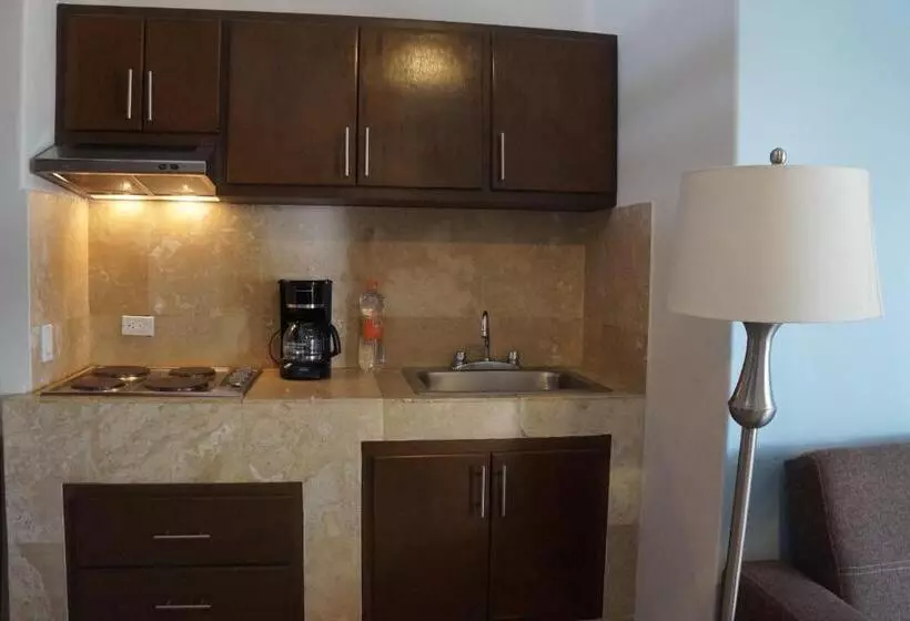 Hotel & Suites El Moro