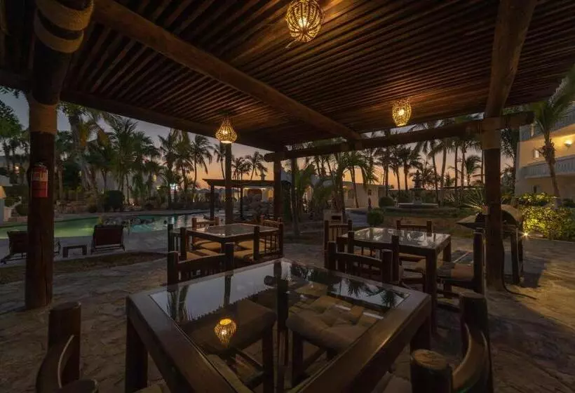 Hotel & Suites El Moro